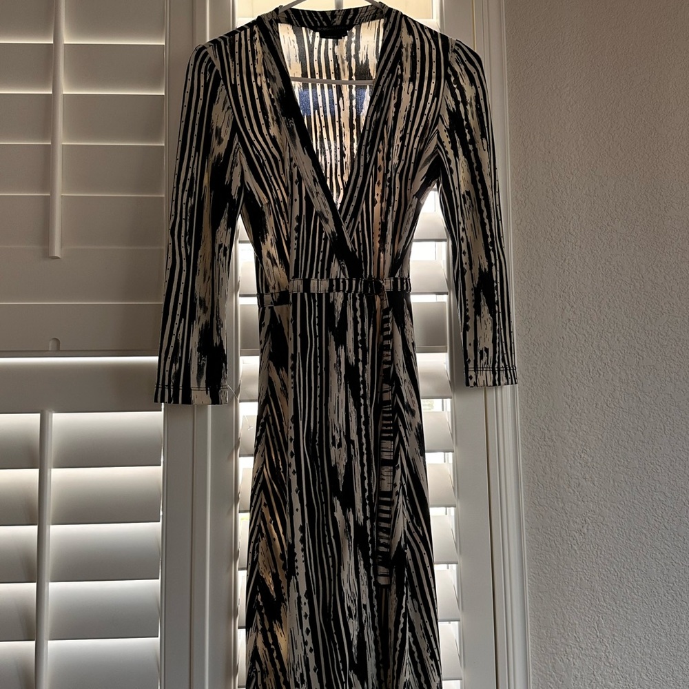 BCBG MAXAZRIA Black and White Wrap Dress, 3/4 sleeve, perfect condition